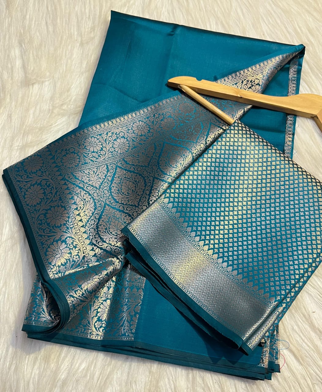 Banarasi Silky Semi Katan Pally Border Fancy Saree