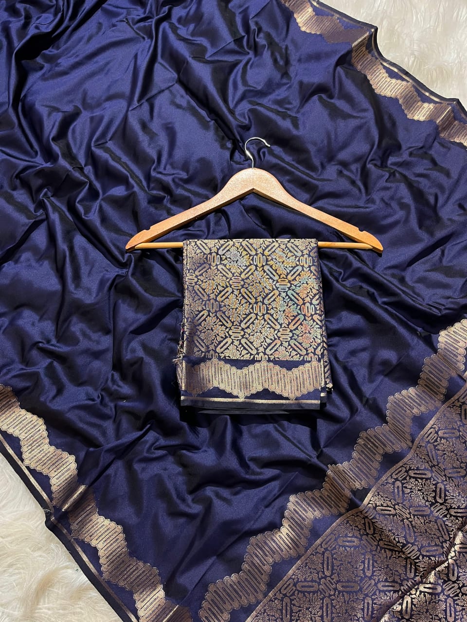 Banarasi Silky Semi Katan Pally Border Fancy Saree