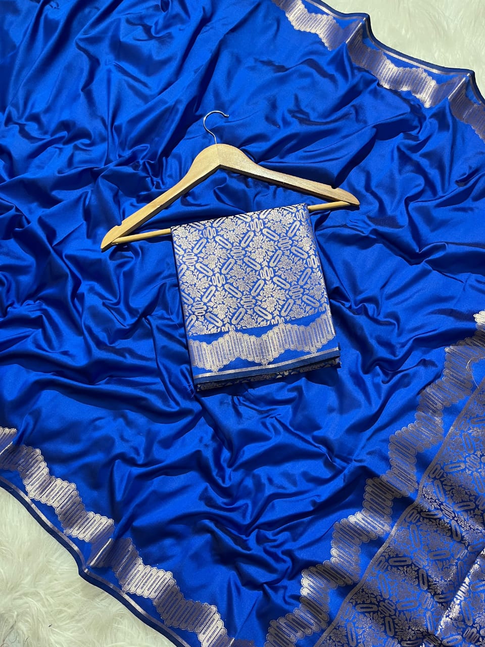 Banarasi Silky Semi Katan Pally Border Fancy Saree