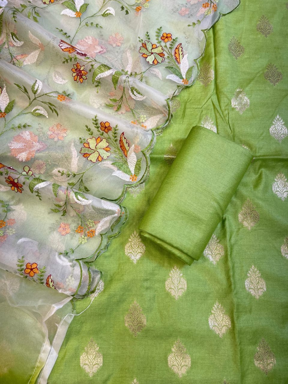 🦋Exclusive Banarasi Unstitched Salwar kameez with Dupatta🦋