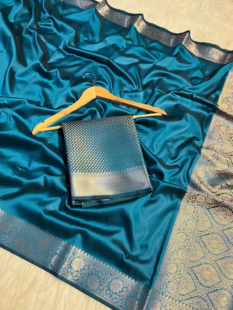 Banarasi Silky Semi Katan Pally Border Fancy Saree