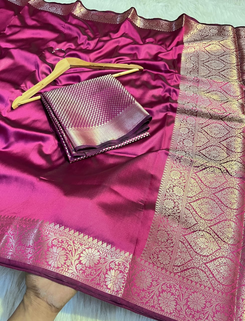 Banarasi Silky Semi Katan Pally Border Fancy Saree