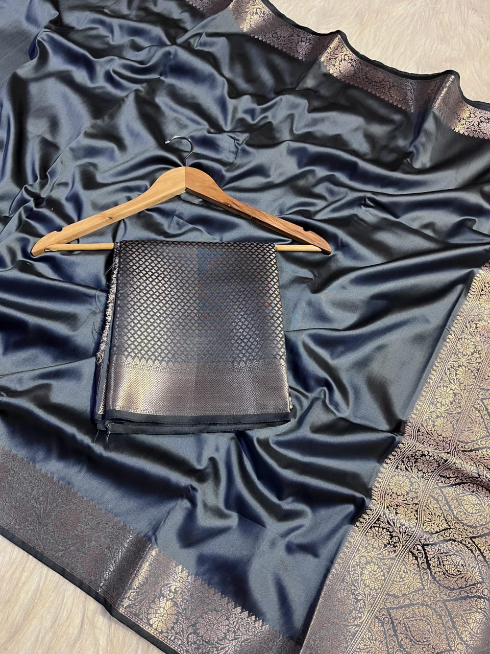 Banarasi Silky Semi Katan Pally Border Fancy Saree