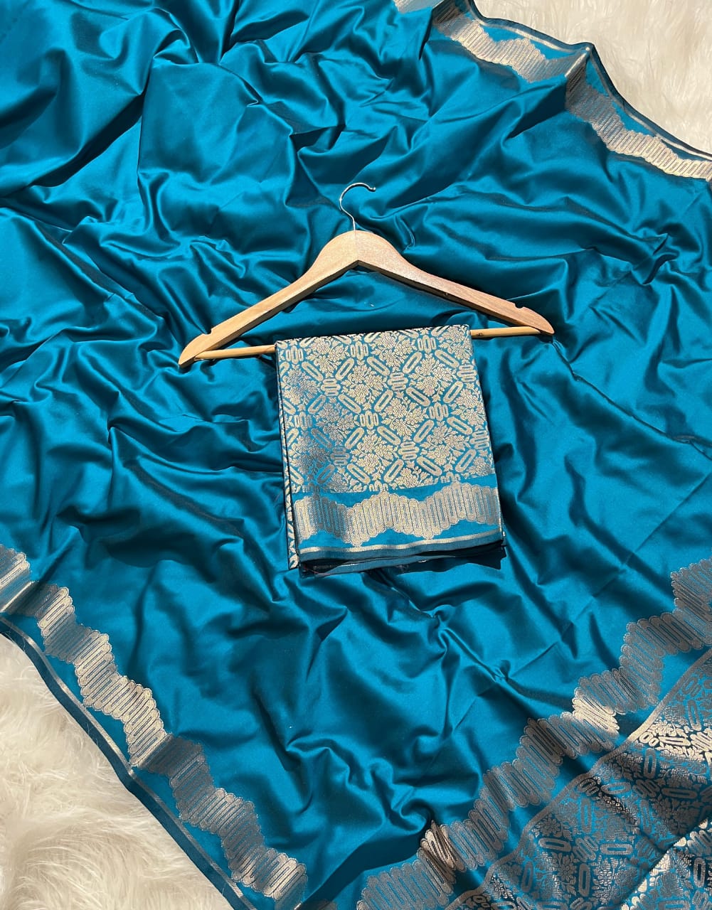 Banarasi Silky Semi Katan Pally Border Fancy Saree