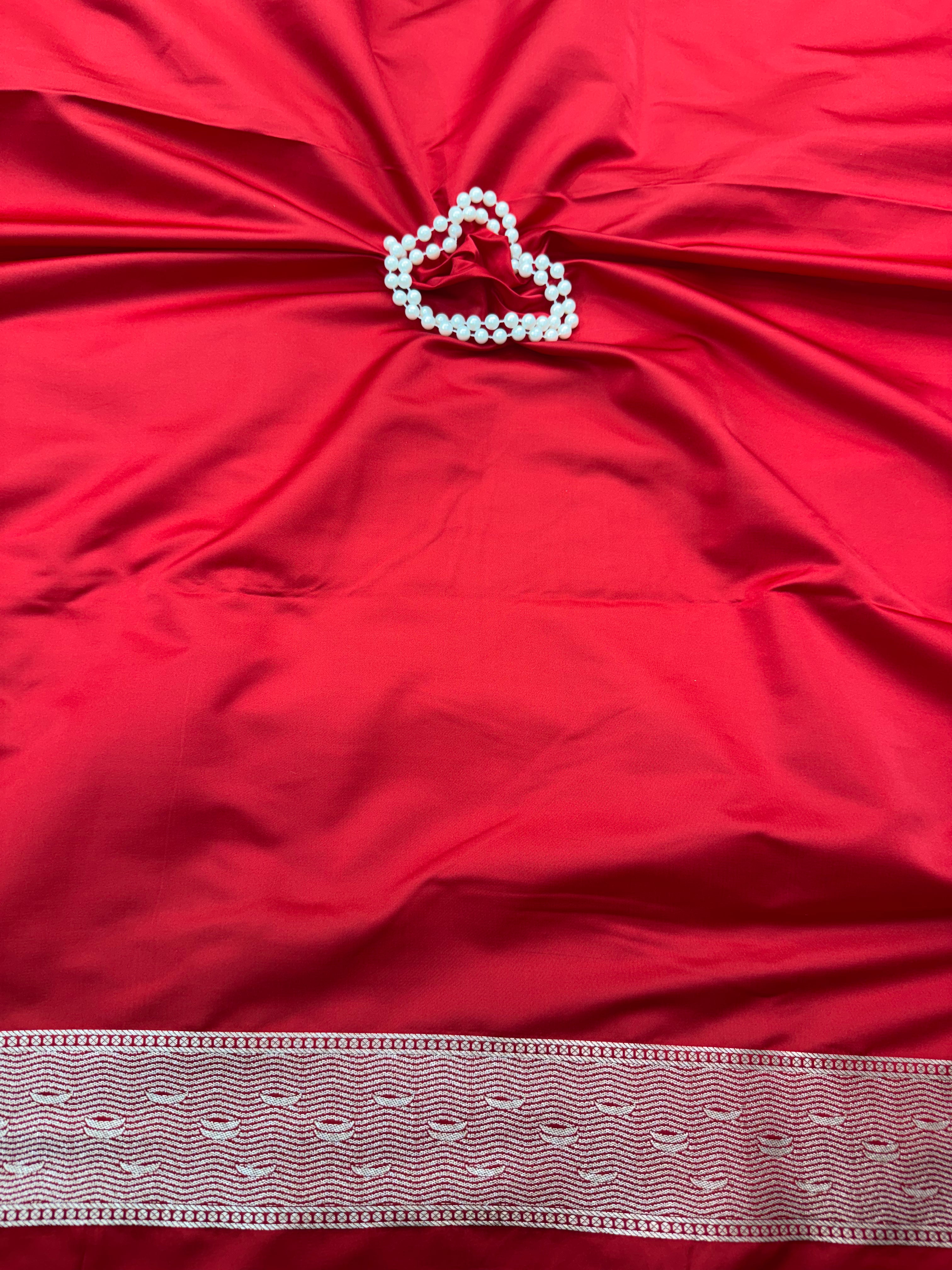 Premium Banarasi Ganga Ghat Red Mashru Katan Saree